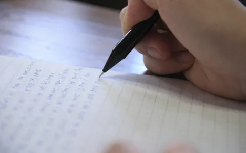 ノートに書きむイメージ